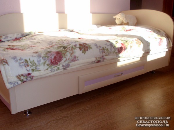 Одноместная кровать с ящиком для белья. Кровать на заказ, мебель для спальни в Севастополе.