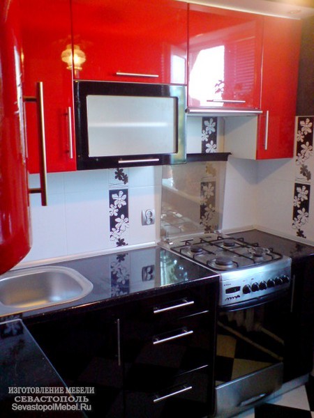 Кухня МДФ в красно-черных тонах. Кухни на заказ и кухонную мебель в Севастополе.