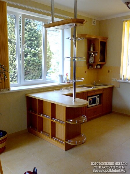 Кухня выполена уголком с удобной стойкой. Кухни на заказ и кухонную мебель в Севастополе.