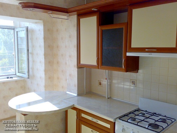 Кухня выполнена с экономией места.Кухни на заказ и кухонную мебель в Севастополе.