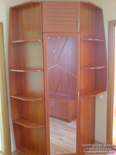 Уютный шкаф с зеркалом. Недорого прихожую на заказ в городе Севастополе. 