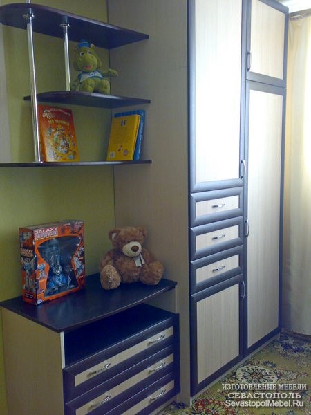 Элегантная стенка(шкаф, трюмо, полка). Корпусная мебель на заказ в городе Севастополе.