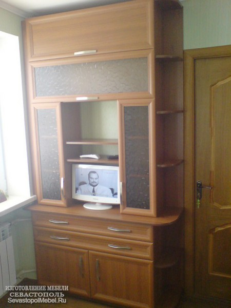 Практичный шкаф-трюмо.Корпусная мебель на заказ в городе Севастополе.